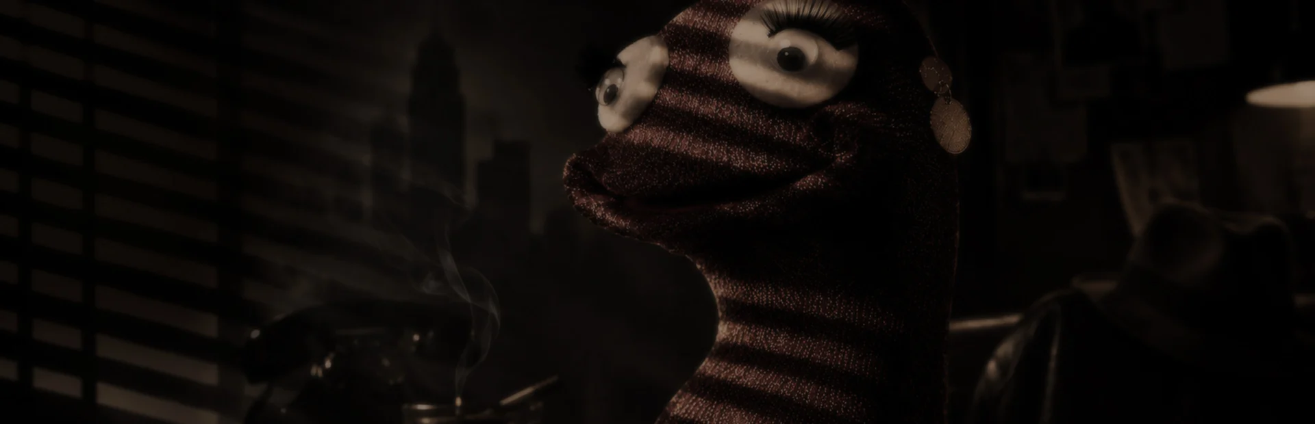 Sockpuppet Noir: Un noir artigianale tra ottime idee e limiti tecnici